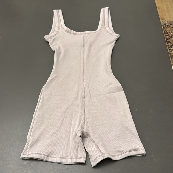 Skims cotton rib onesie, color oyster, size xs, NWT - Picture 3 of 3